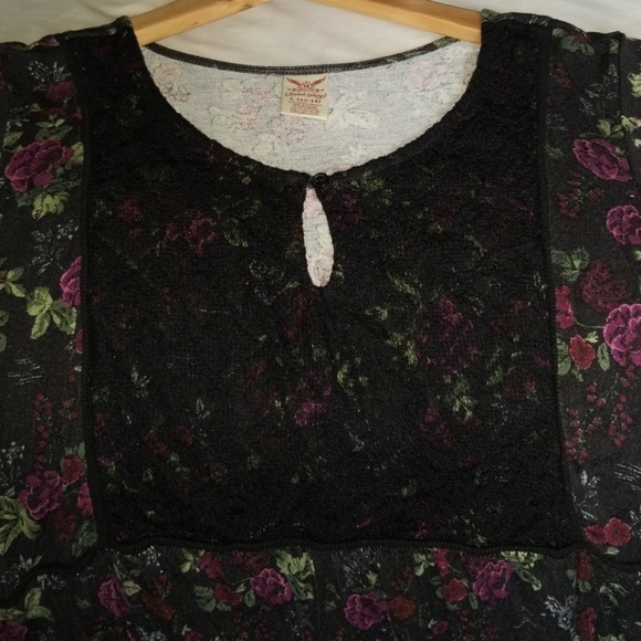 Flowy floral and lace top - Picture 2 of 3